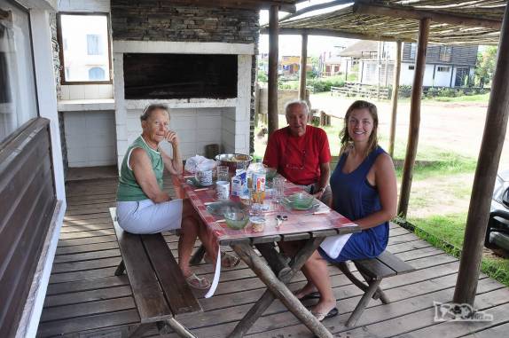 Café da manhã na nossa casa em Punta del Diablo, no litoral do Uruguai